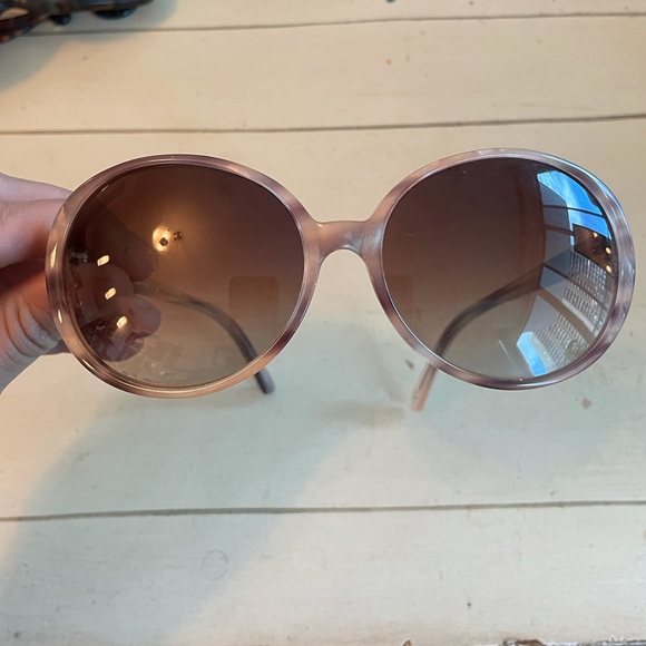 Amazing Dolce & Gabbana Sunglasses - Picture 1 of 3